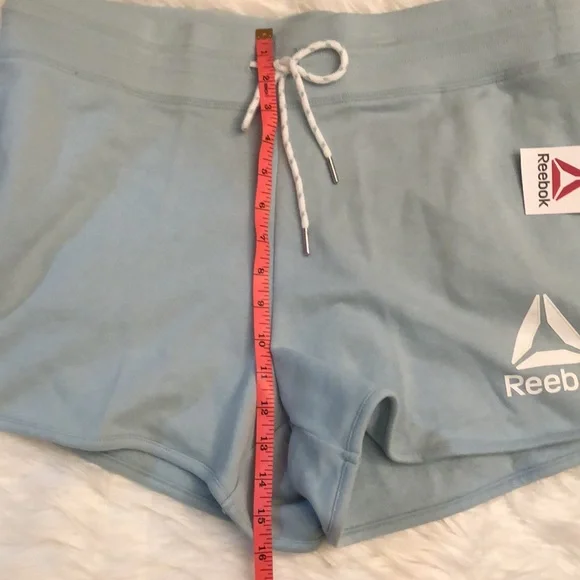 NWT Women Reebok Relaxed Shorts in XL - 2 Pockets - Grey Mist Color - Picture 4 of 9